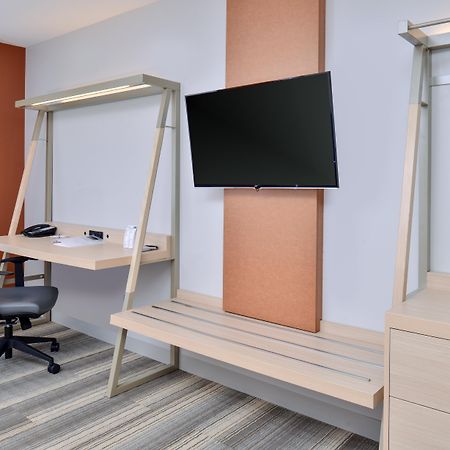 Holiday Inn Express & Suites Farmington Hills - Detroit By Ihg Exterior photo