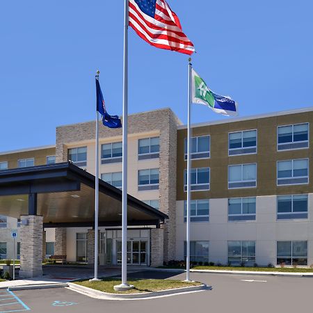 Holiday Inn Express & Suites Farmington Hills - Detroit By Ihg Exterior photo