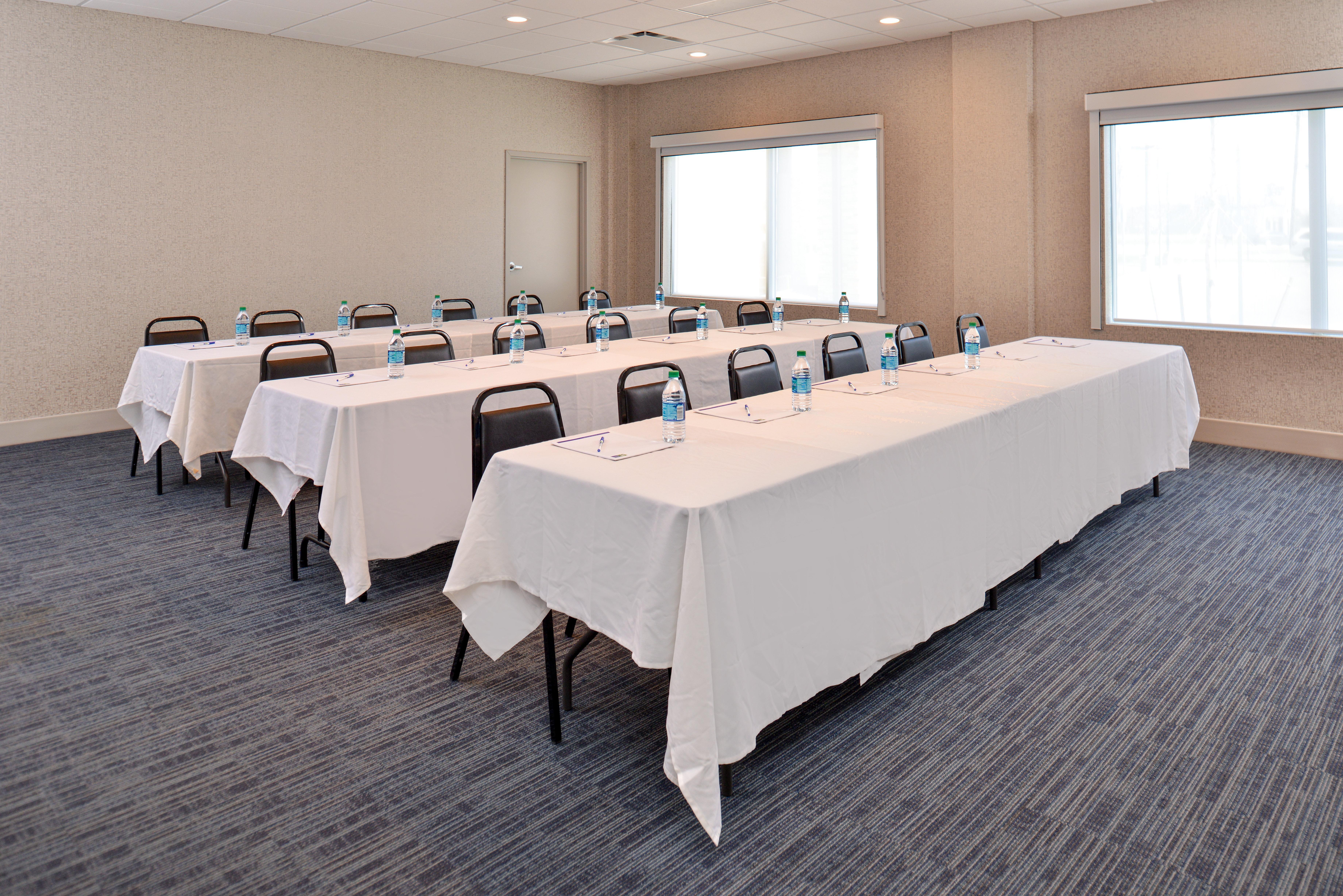Holiday Inn Express & Suites Farmington Hills - Detroit By Ihg Exterior photo