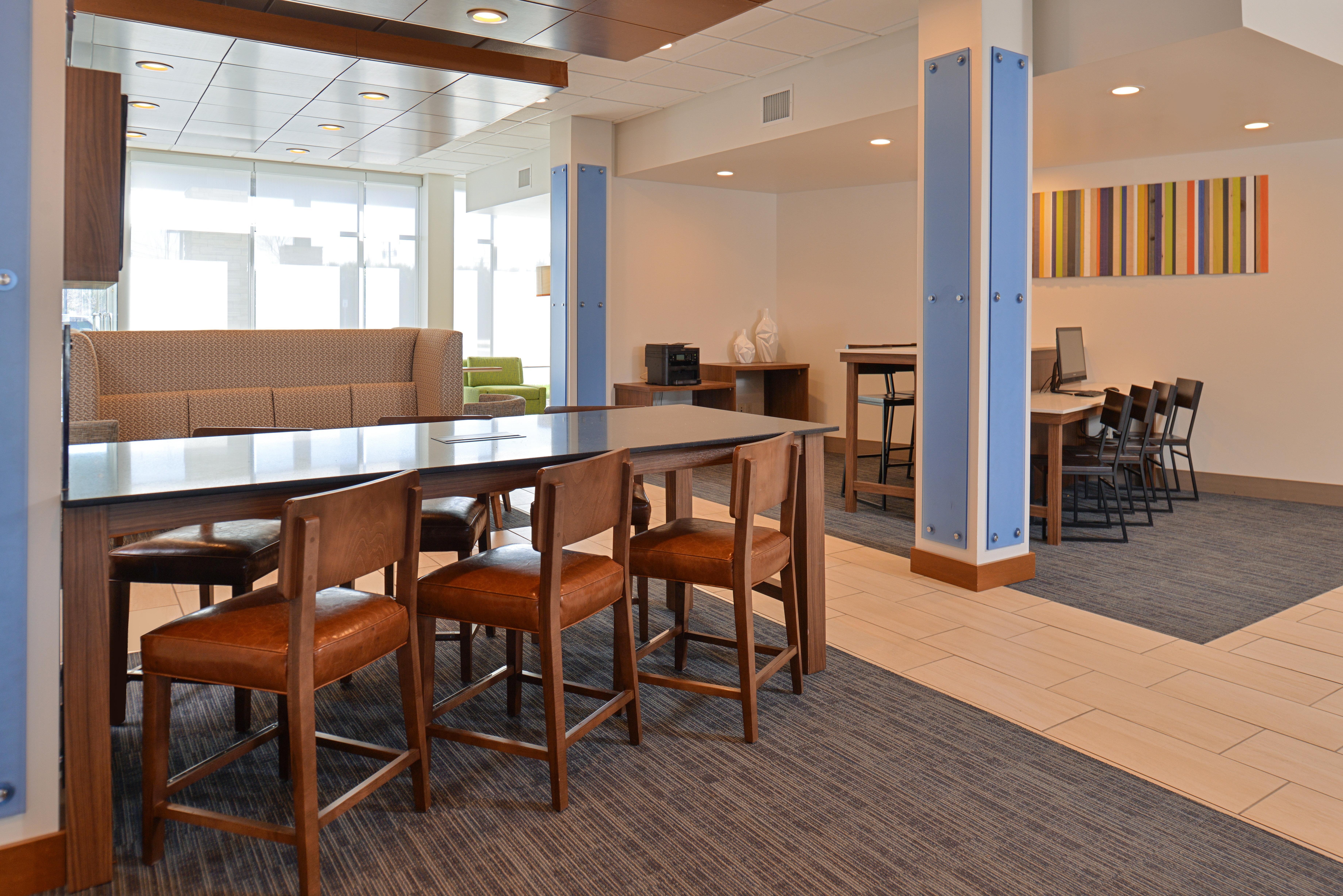 Holiday Inn Express & Suites Farmington Hills - Detroit By Ihg Exterior photo