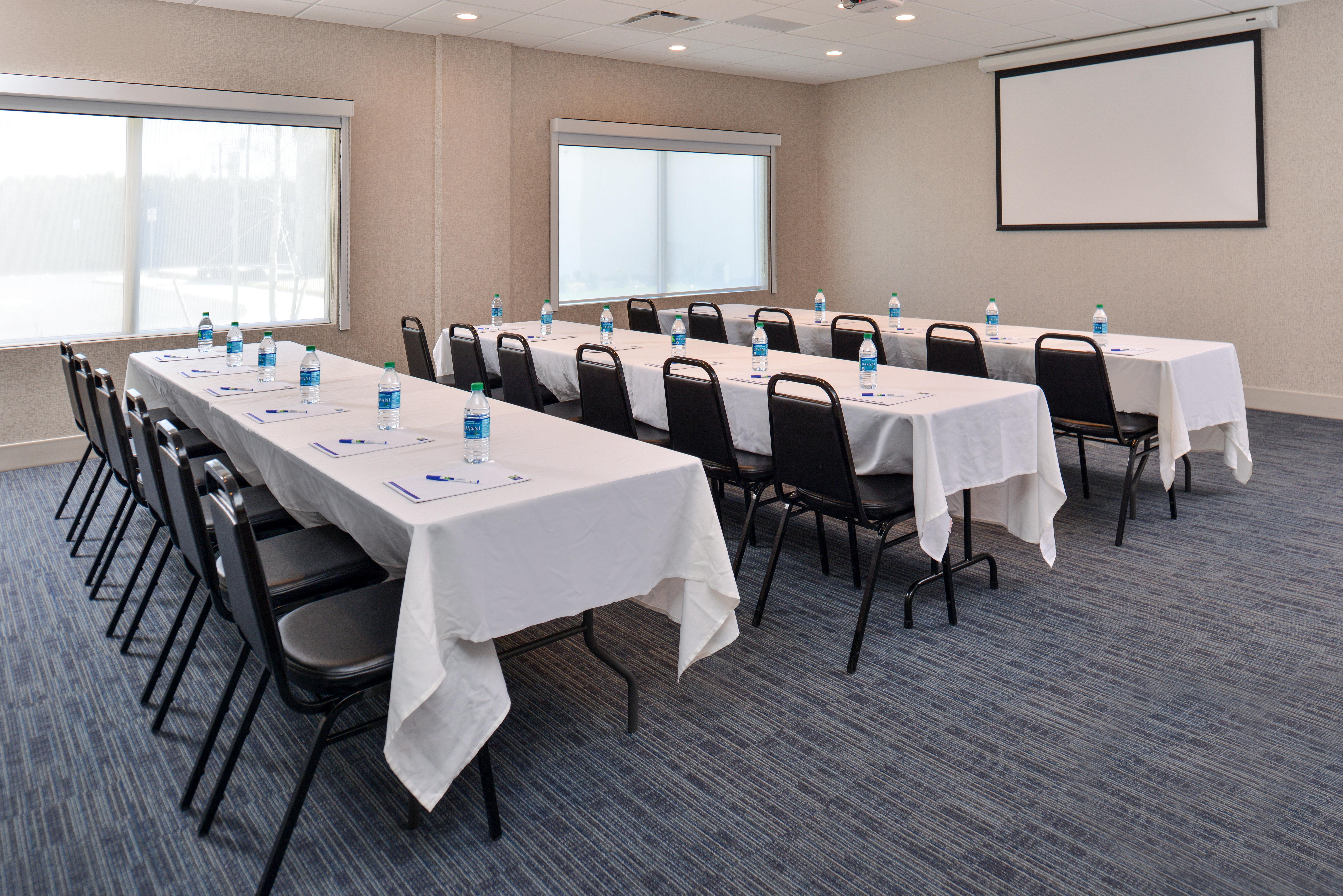 Holiday Inn Express & Suites Farmington Hills - Detroit By Ihg Exterior photo